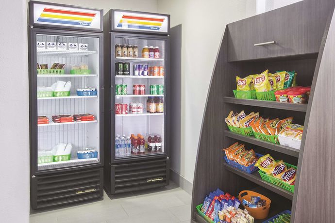 Imagen de los interiores del Hotel La Quinta Inn and Suites by Wyndham Bay City. Foto 16