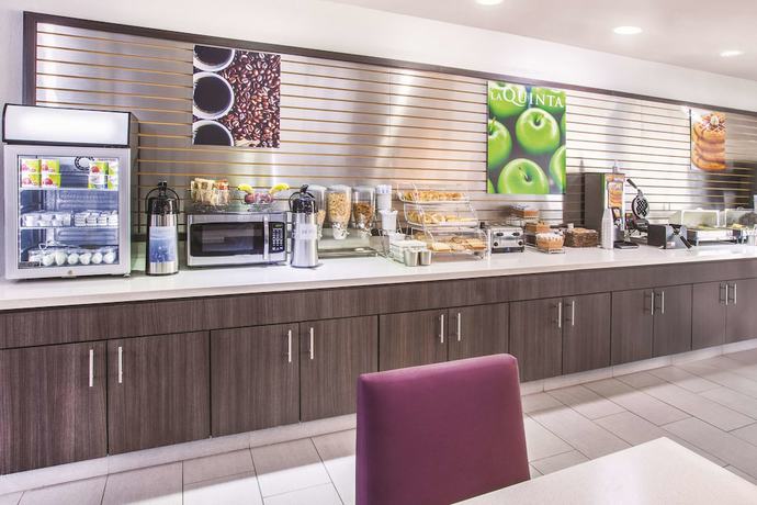 Imagen del bar/restaurante del Hotel La Quinta Inn and Suites by Wyndham Bay City. Foto 3