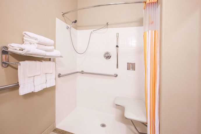 Imagen de la habitación del Hotel La Quinta Inn and Suites by Wyndham Bay City. Foto 12