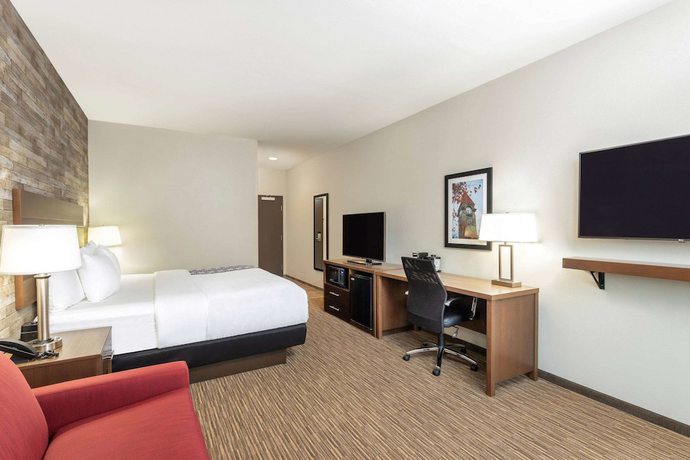 Imagen de la habitación del Hotel La Quinta Inn and Suites by Wyndham Bloomington. Foto 4
