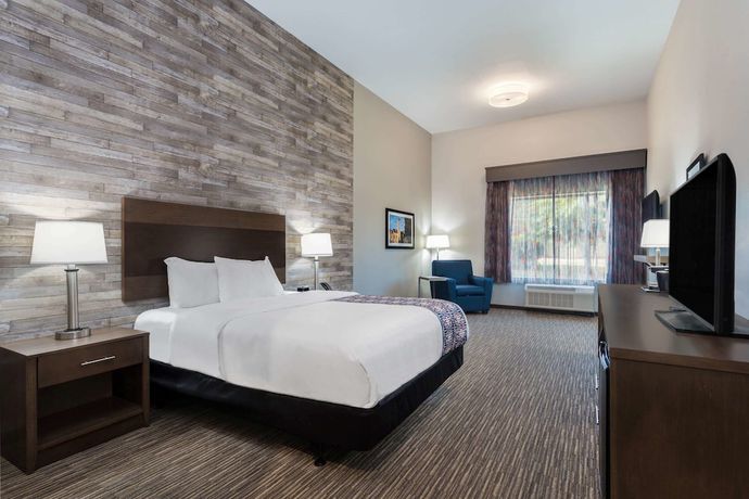 Imagen de la habitación del Hotel La Quinta Inn and Suites by Wyndham Bloomington. Foto 6