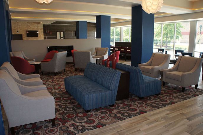 Imagen de los interiores del Hotel La Quinta Inn and Suites by Wyndham Bloomington. Foto 18