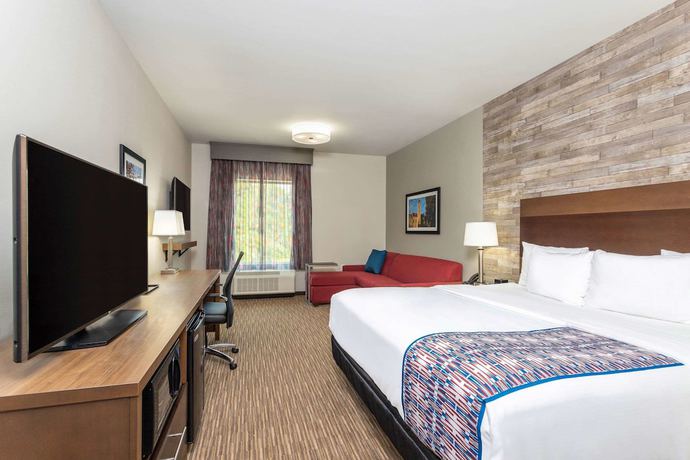 Imagen de la habitación del Hotel La Quinta Inn and Suites by Wyndham Bloomington. Foto 9