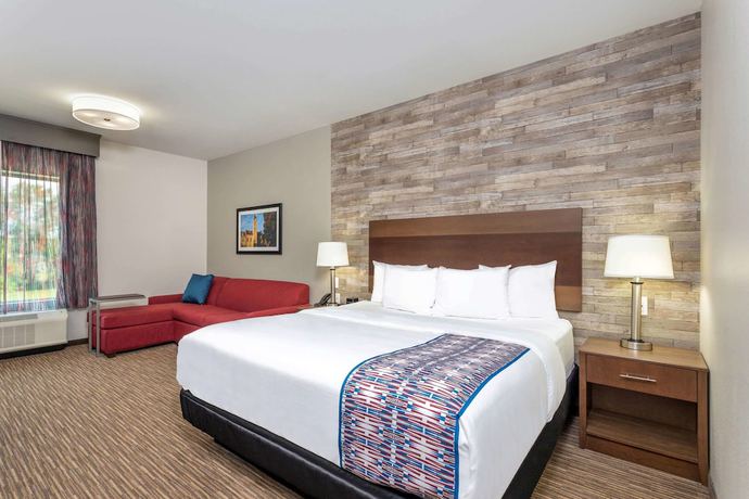 Imagen de la habitación del Hotel La Quinta Inn and Suites by Wyndham Bloomington. Foto 14