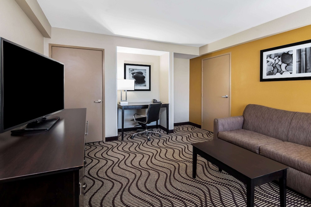 Imagen de la habitación del Hotel La Quinta Inn and Suites by Wyndham Carlsbad - Legoland Area. Foto 4