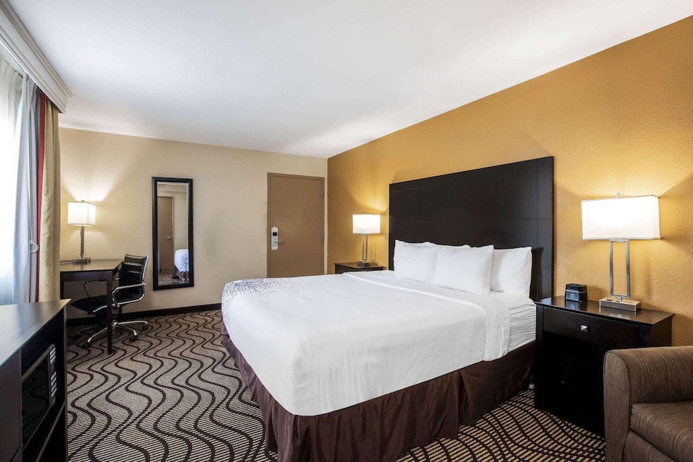 Imagen de la habitación del Hotel La Quinta Inn and Suites by Wyndham Carlsbad - Legoland Area. Foto 8