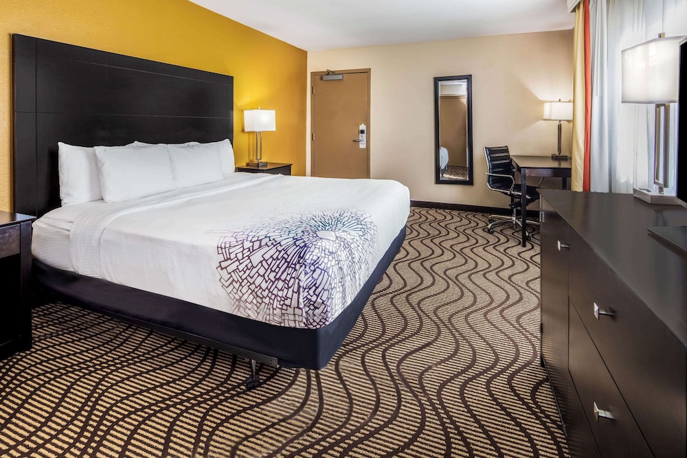 Imagen de la habitación del Hotel La Quinta Inn and Suites by Wyndham Carlsbad - Legoland Area. Foto 9