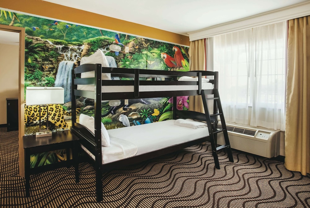 Imagen de la habitación del Hotel La Quinta Inn and Suites by Wyndham Carlsbad - Legoland Area. Foto 11