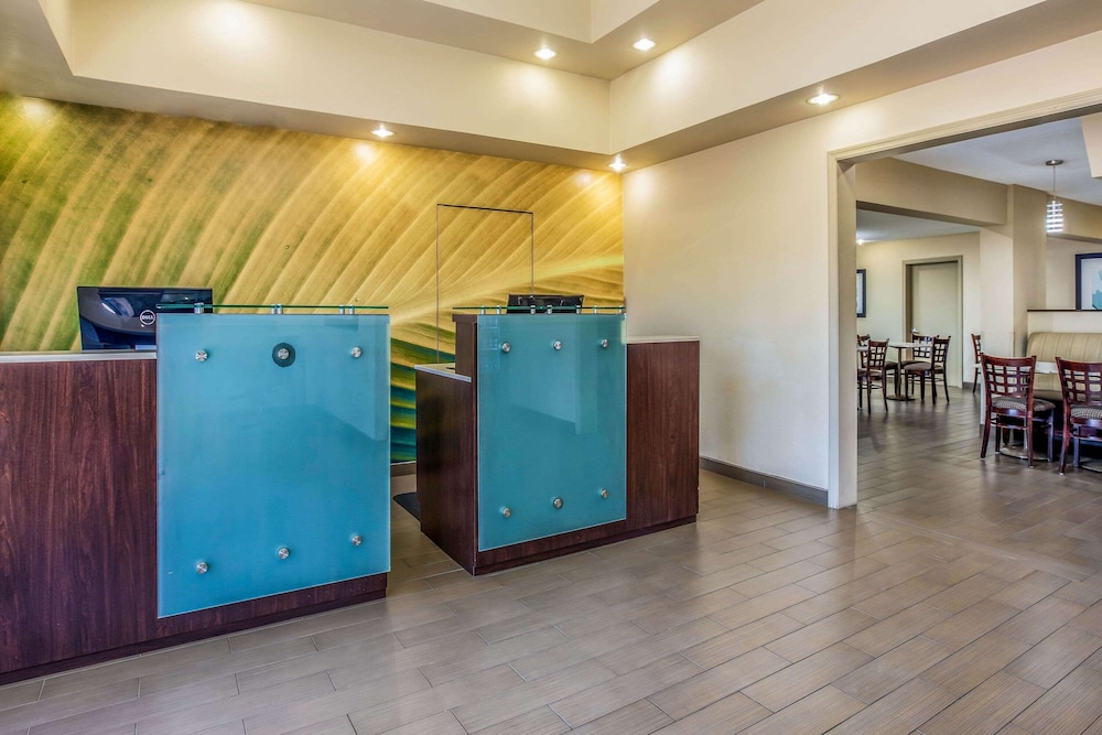 Imagen de los interiores del Hotel La Quinta Inn and Suites by Wyndham Carlsbad - Legoland Area. Foto 20