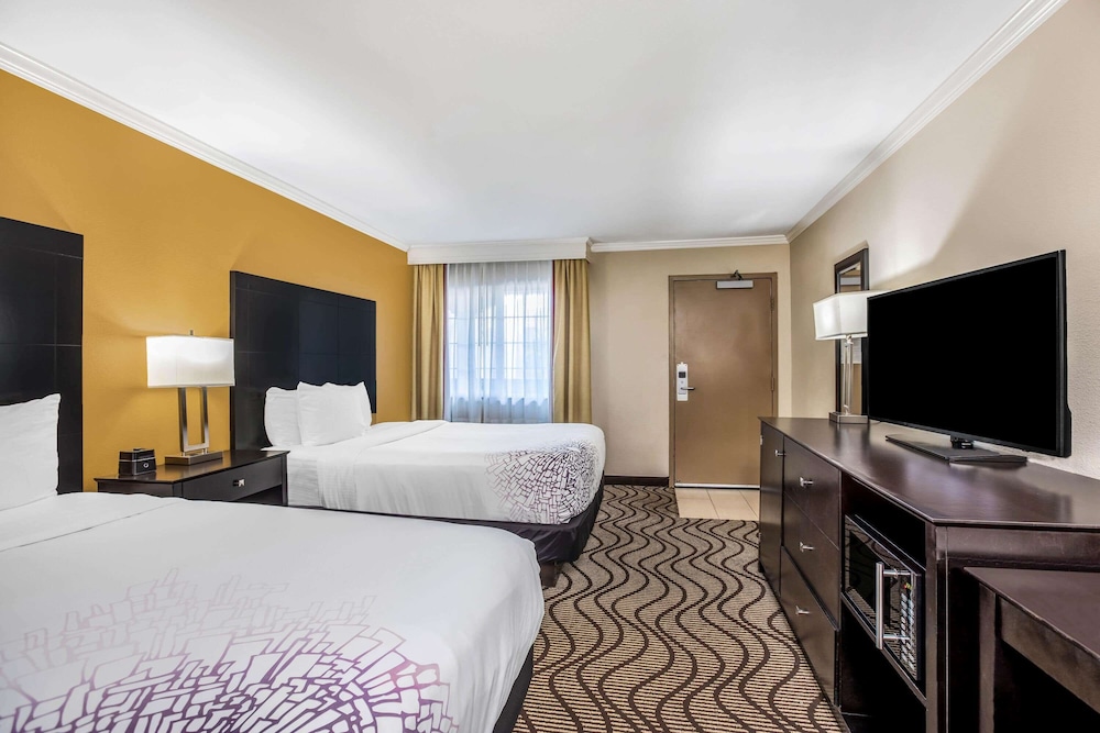 Imagen de la habitación del Hotel La Quinta Inn and Suites by Wyndham Carlsbad - Legoland Area. Foto 16