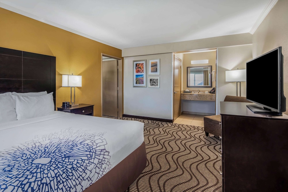 Imagen de la habitación del Hotel La Quinta Inn and Suites by Wyndham Carlsbad - Legoland Area. Foto 19