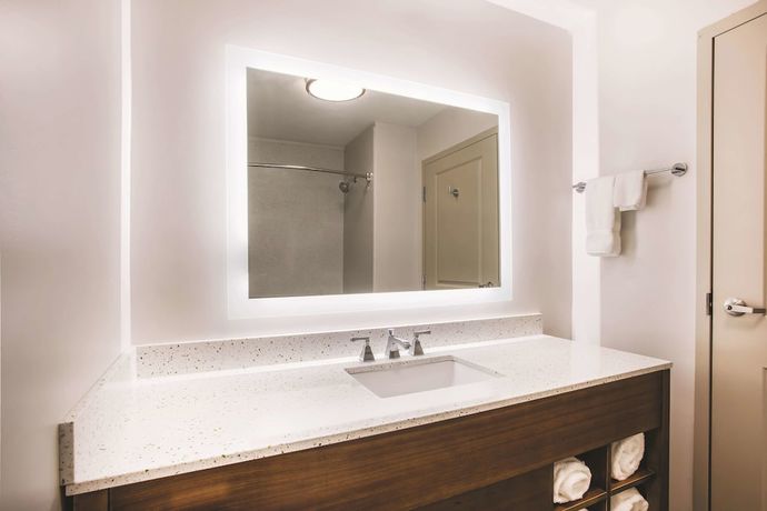 Imagen de la habitación del Hotel La Quinta Inn and Suites by Wyndham Chambersburg. Foto 3
