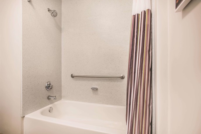 Imagen de la habitación del Hotel La Quinta Inn and Suites by Wyndham Chambersburg. Foto 9