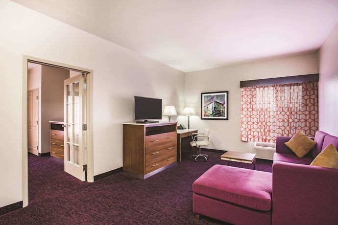 Imagen de la habitación del Hotel La Quinta Inn and Suites by Wyndham Chambersburg. Foto 11