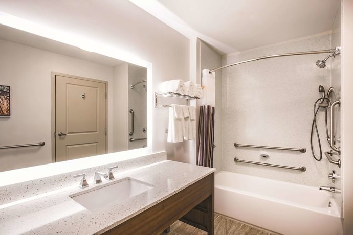 Imagen de la habitación del Hotel La Quinta Inn and Suites by Wyndham Chambersburg. Foto 12