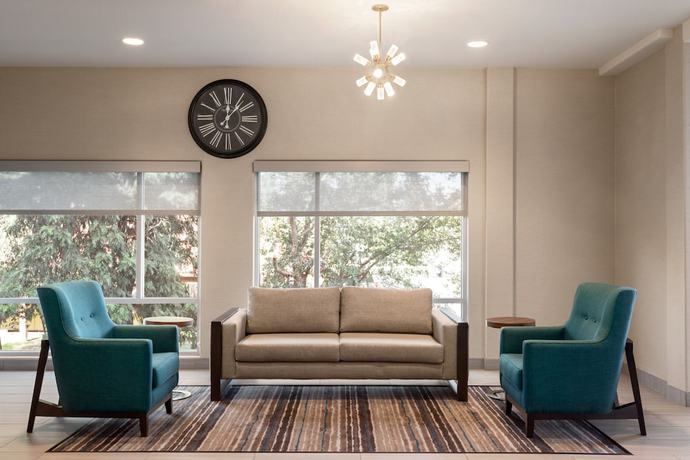 Imagen de los interiores del Hotel La Quinta Inn and Suites by Wyndham Clovis CA. Foto 18