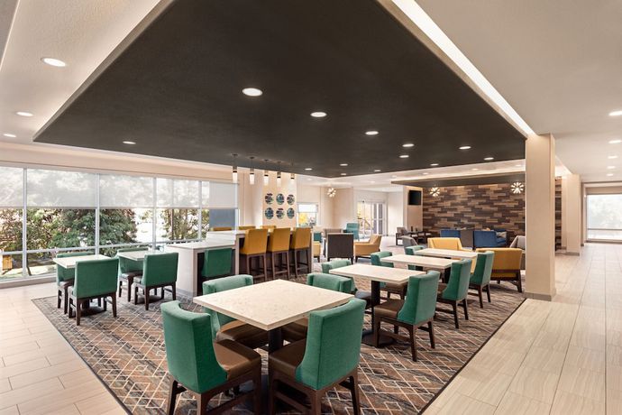Imagen de los interiores del Hotel La Quinta Inn and Suites by Wyndham Clovis CA. Foto 19