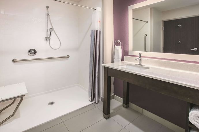 Imagen de la habitación del Hotel La Quinta Inn and Suites by Wyndham Dallas - Richardson. Foto 6