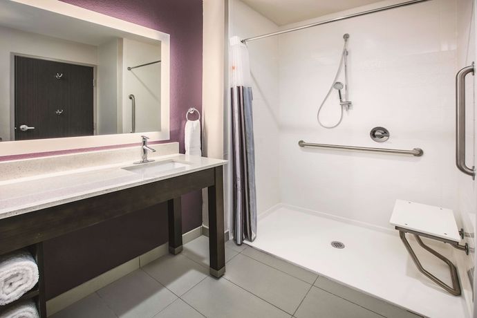 Imagen de la habitación del Hotel La Quinta Inn and Suites by Wyndham Dallas - Richardson. Foto 10