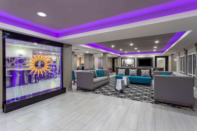 Imagen de los interiores del Hotel La Quinta Inn and Suites by Wyndham Effingham. Foto 19