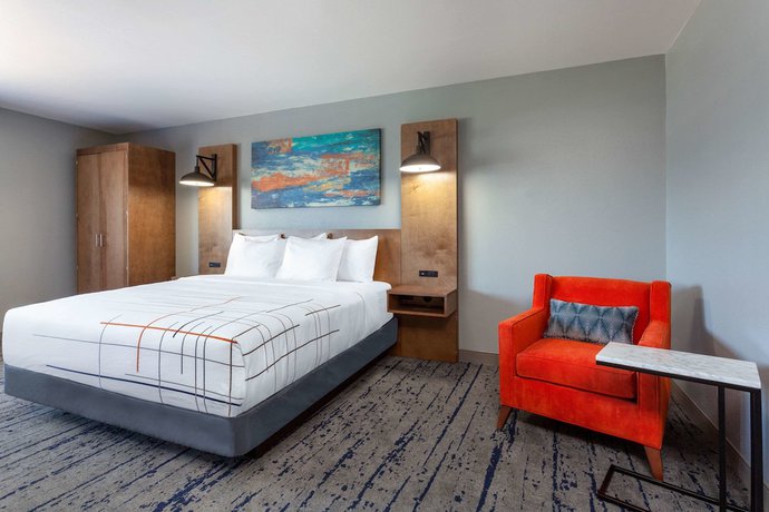 Imagen de la habitación del Hotel La Quinta Inn and Suites by Wyndham Ft. Myers-Sanibel Gateway. Foto 3