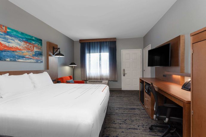 Imagen de la habitación del Hotel La Quinta Inn and Suites by Wyndham Ft. Myers-Sanibel Gateway. Foto 4