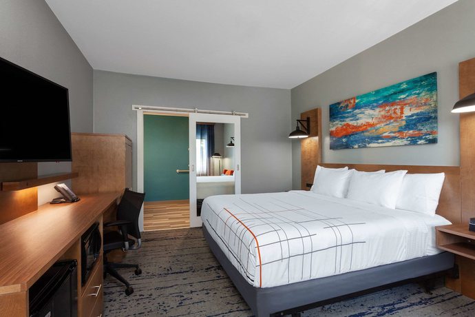 Imagen de la habitación del Hotel La Quinta Inn and Suites by Wyndham Ft. Myers-Sanibel Gateway. Foto 5