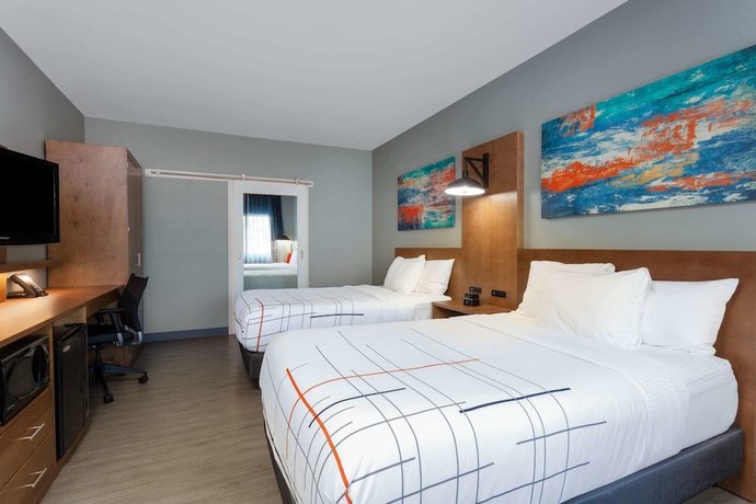 Imagen de la habitación del Hotel La Quinta Inn and Suites by Wyndham Ft. Myers-Sanibel Gateway. Foto 9