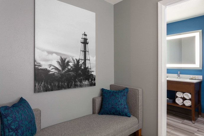 Imagen de la habitación del Hotel La Quinta Inn and Suites by Wyndham Ft. Myers-Sanibel Gateway. Foto 12
