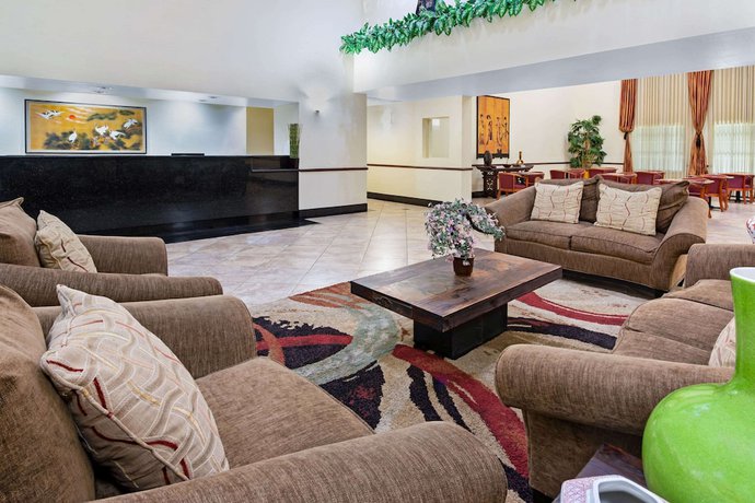 Imagen de los interiores del Hotel La Quinta Inn and Suites by Wyndham Ft. Pierce. Foto 15