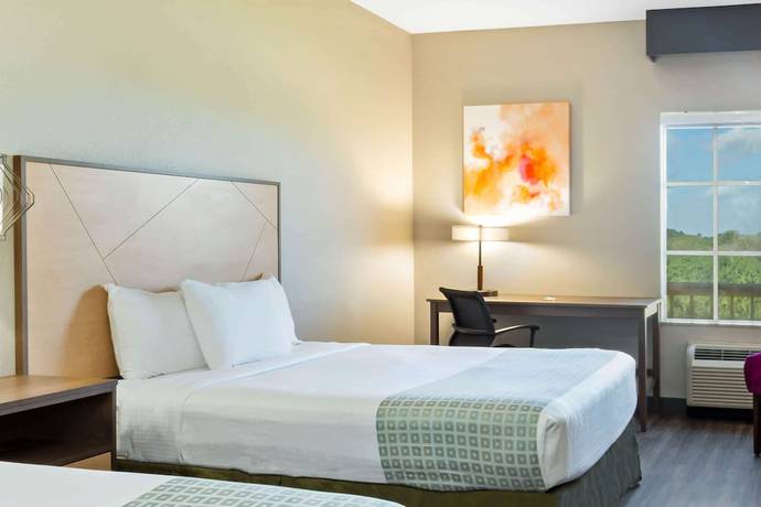 Imagen de la habitación del Hotel La Quinta Inn and Suites by Wyndham Ft. Pierce. Foto 2