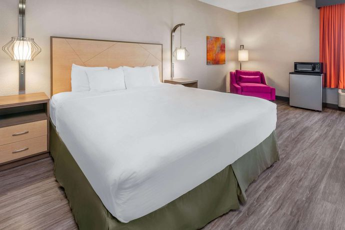 Imagen de la habitación del Hotel La Quinta Inn and Suites by Wyndham Ft. Pierce. Foto 3
