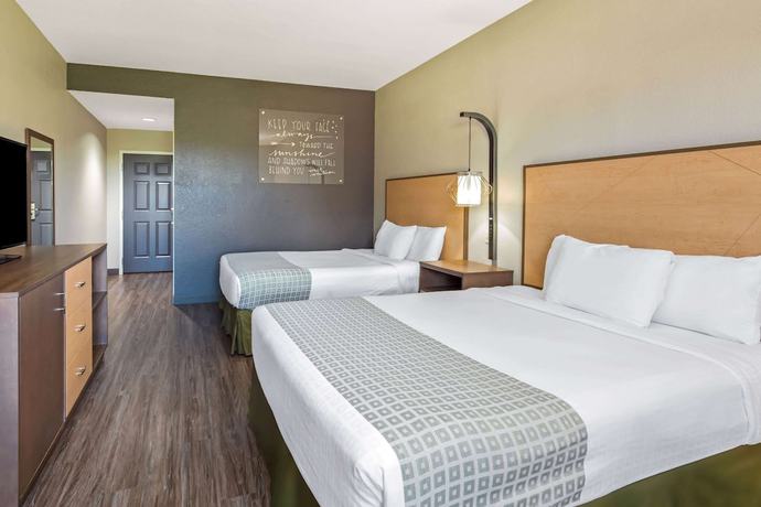 Imagen de la habitación del Hotel La Quinta Inn and Suites by Wyndham Ft. Pierce. Foto 5
