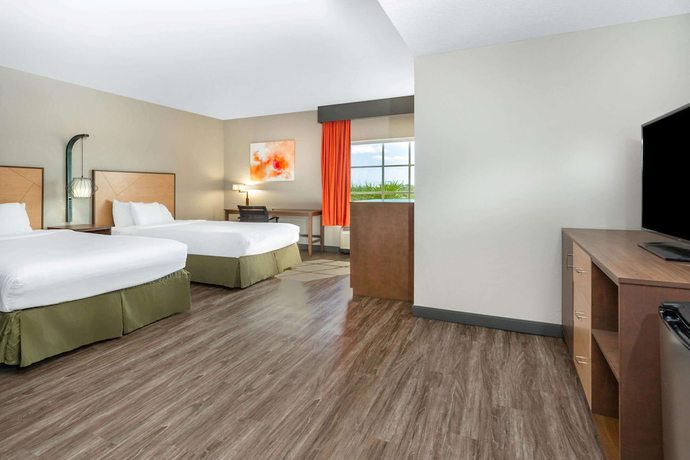 Imagen de la habitación del Hotel La Quinta Inn and Suites by Wyndham Ft. Pierce. Foto 8