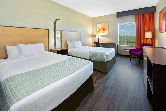 Imagen de la habitación del Hotel La Quinta Inn and Suites by Wyndham Ft. Pierce. Foto 9