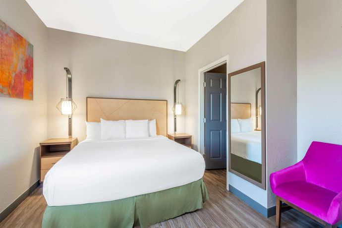 Imagen de la habitación del Hotel La Quinta Inn and Suites by Wyndham Ft. Pierce. Foto 14