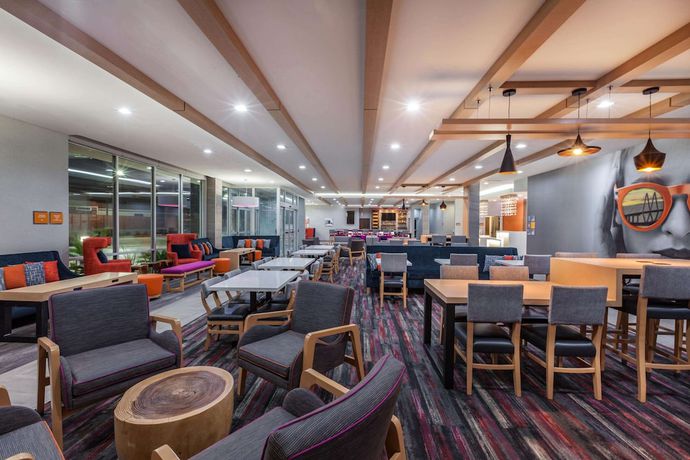 Imagen de los interiores del Hotel La Quinta Inn and Suites by Wyndham Houston East at Sheldon Rd. Foto 17