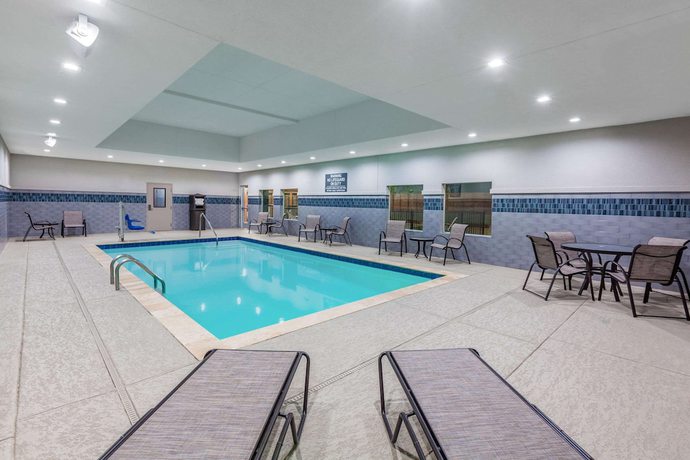 Imagen de la piscina del Hotel La Quinta Inn and Suites by Wyndham Houston East at Sheldon Rd. Foto 20