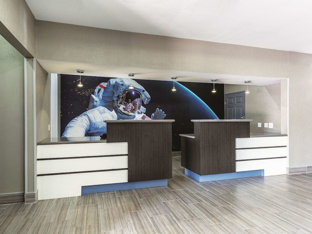 Imagen de los interiores del Hotel La Quinta Inn and Suites by Wyndham Houston/Clear Lake-NASA. Foto 16