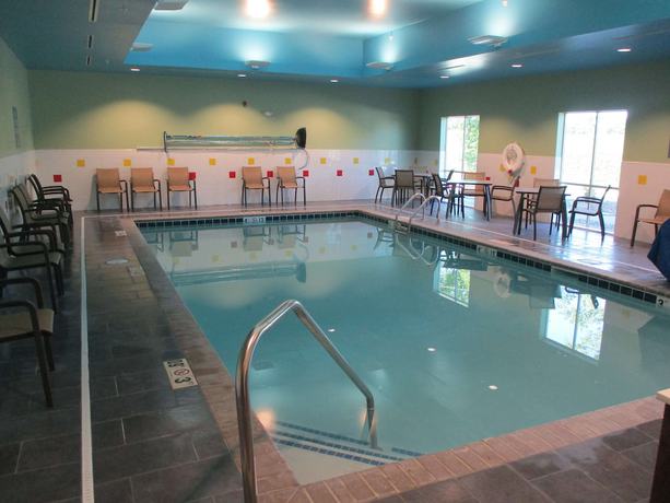 Imagen de la piscina del Hotel La Quinta Inn and Suites by Wyndham Jackson/Cape Girardeau. Foto 20