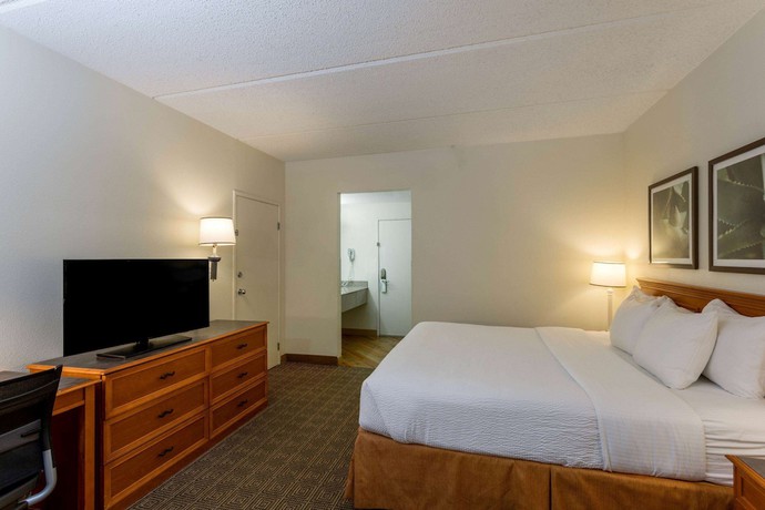 Imagen de la habitación del Hotel La Quinta Inn and Suites by Wyndham Jacksonville Mandarin. Foto 3