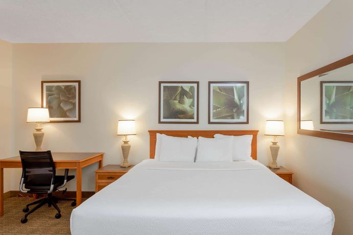 Imagen de la habitación del Hotel La Quinta Inn and Suites by Wyndham Jacksonville Mandarin. Foto 4