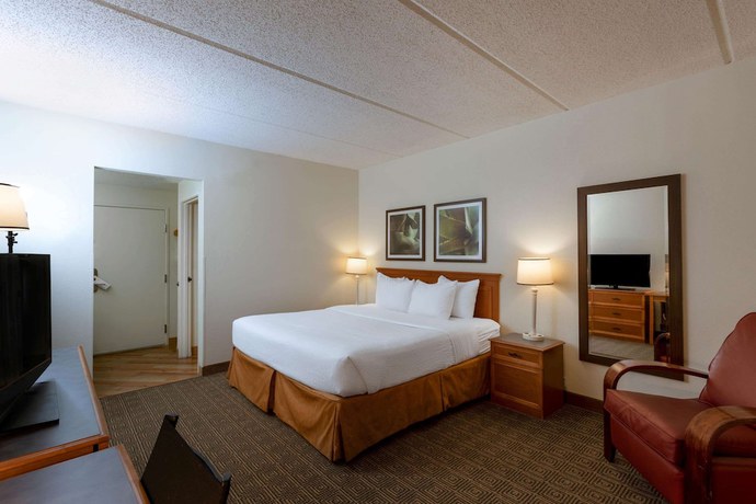 Imagen de la habitación del Hotel La Quinta Inn and Suites by Wyndham Jacksonville Mandarin. Foto 5