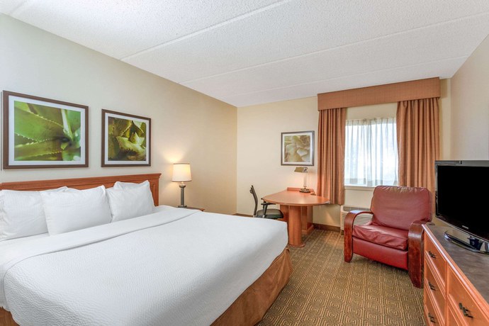 Imagen de la habitación del Hotel La Quinta Inn and Suites by Wyndham Jacksonville Mandarin. Foto 8