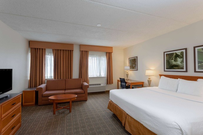 Imagen de la habitación del Hotel La Quinta Inn and Suites by Wyndham Jacksonville Mandarin. Foto 12