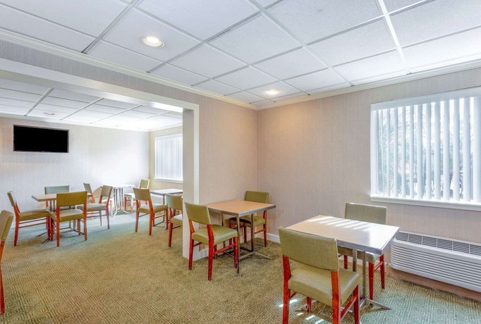Imagen de los interiores del Hotel La Quinta Inn and Suites by Wyndham Jacksonville Mandarin. Foto 20