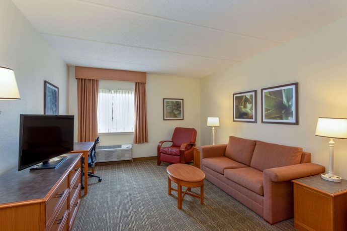 Imagen de la habitación del Hotel La Quinta Inn and Suites by Wyndham Jacksonville Mandarin. Foto 13