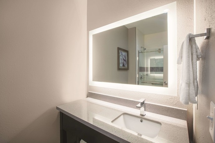 Imagen de la habitación del Hotel La Quinta Inn and Suites by Wyndham Kingsville. Foto 4