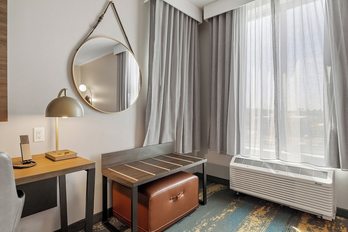 Imagen de la habitación del Hotel La Quinta Inn and Suites by Wyndham La Habra. Foto 3