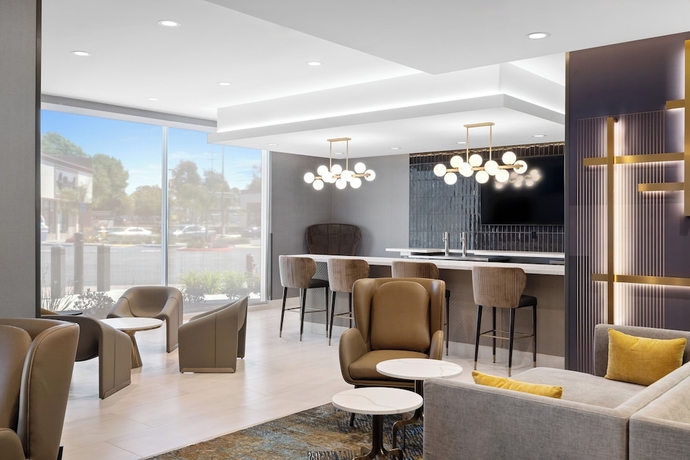 Imagen de los interiores del Hotel La Quinta Inn and Suites by Wyndham La Habra. Foto 12
